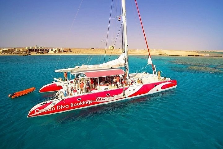 Ocean Diva catamaran tour in front of El Gouna from Hurghada