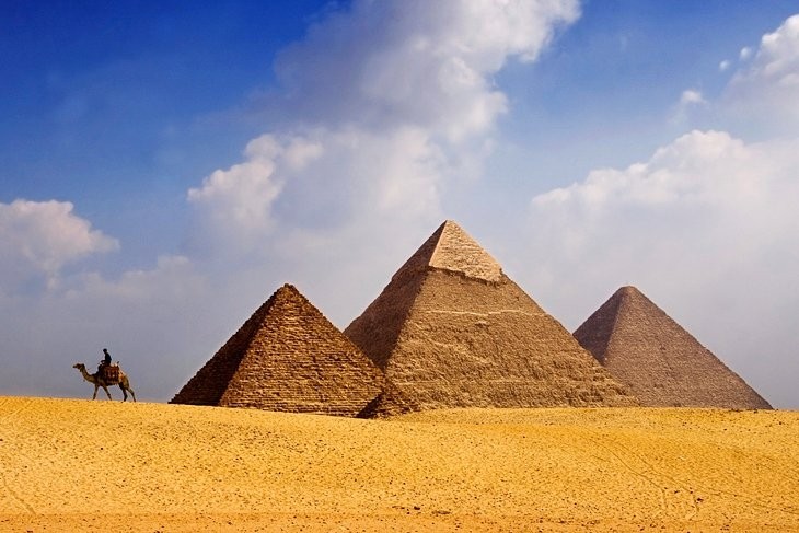 Hurghada: Excursion to Cairo & Giza by flight
