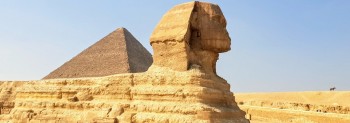 die Cheops Pyramide auf dem Plateau von Gizeh