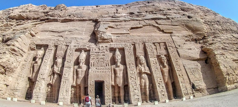 2 Tagesausflug nach Abu Simbel von Hurghadader kleiner tempel von abu simbel 