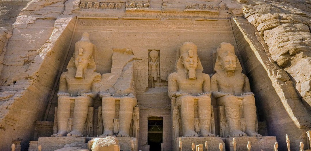 2 Tagesausflug nach Abu Simbel von Hurghada Der felstempel von Abu Simbel in Assuan