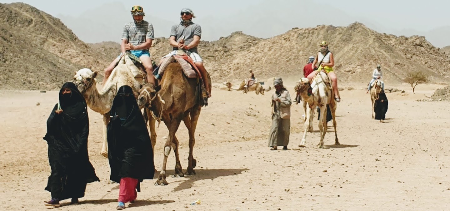 die beduinen in der wueste von hurghada, dune buggy tour mit dem abendessen ab sahl hasheesh und makadi bay