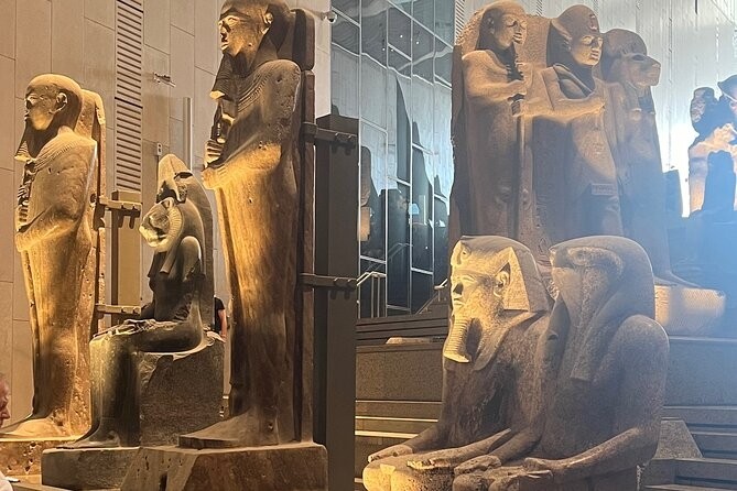 Hurghada: Kairo & Gizeh Grand Egyptian Museum Ganztagestour mit dem Flugzeug