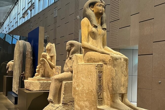 Hurghada: Kairo & Gizeh Grand Egyptian Museum Ganztagestour mit dem Flugzeug