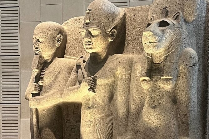 Hurghada: Kairo & Gizeh Grand Egyptian Museum Ganztagestour mit dem Flugzeug