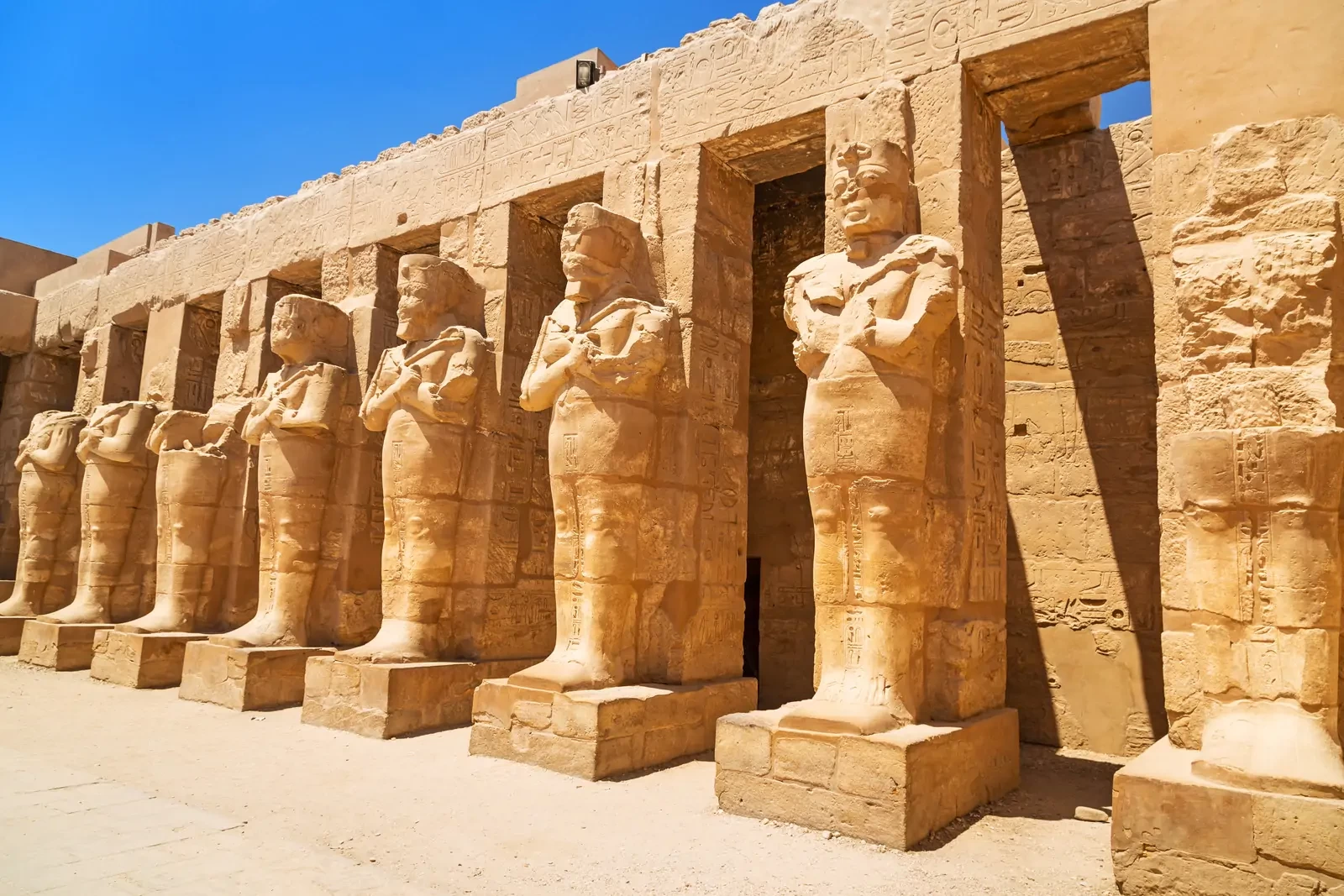 rames statuen in karnak tempel, theben ost, neues reich, luxor ägypten, hurghada sehenswürdigkeiten, hurghada ausflüge, Tagesausflug von hurghada nach Luxor zum Tal der Könige mit Mini-Bus